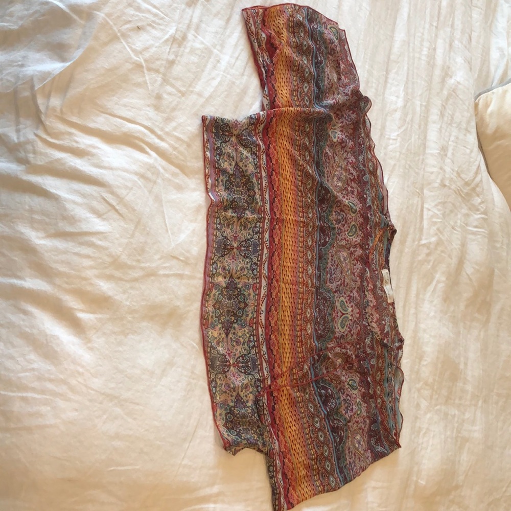 Paisley sheer top with cut out sleeves.